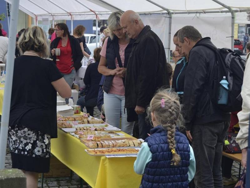 Na prvním ročníku Štrúdl festíku se sešlo 28 soutěžících. Jejich cukrářské umění ohodnotila nejprve odborná porota a poté i veřejnost.