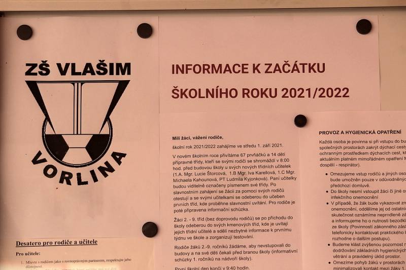 Zahájení nového školního roku 2021 - 2022 se odehrálo ve vlašimské ZŠ Vorlina na nádvoří. Právě tam kantoři také zřídili první testovací místa. Ta další už budou mí přímo ve svých třídách.