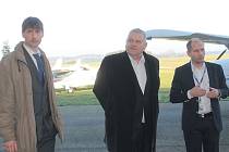 Středočeský hejtman Miloš Petera jednal v pátek 13. listopadu ráno o dalším provozu a rozvoji letiště v Nesvačilech.