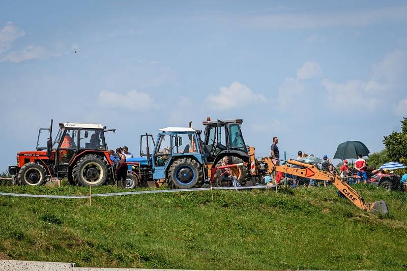 Mistrovství Zóny střední Evropy v autokrosu se uskutečnilo o víkendu 14. a 15. července v Poříčí nad Sázavou. O dramatické situace a kolize nebyla nouze.