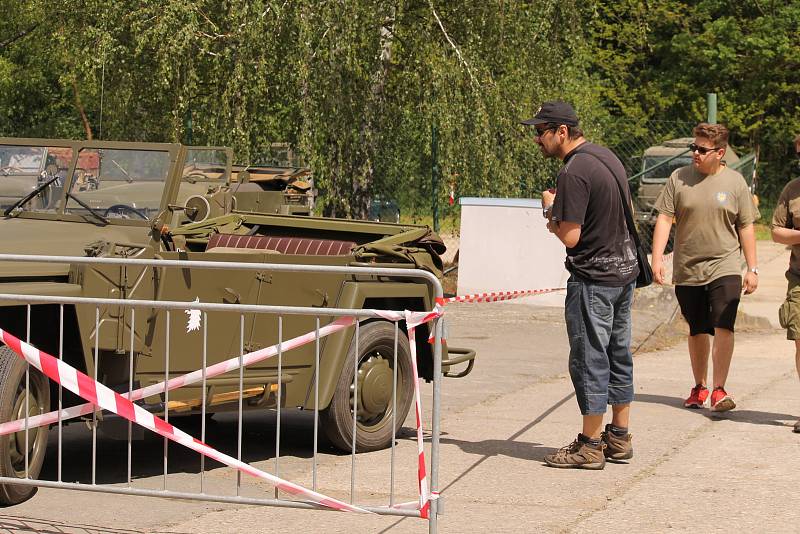 Vojenské technické muzeum se opět po roce velkolepě otevřelo veřejnosti. Dvacátou druhou sezonu zahájil průlet letounů i ukázka bitvy u Zborova.