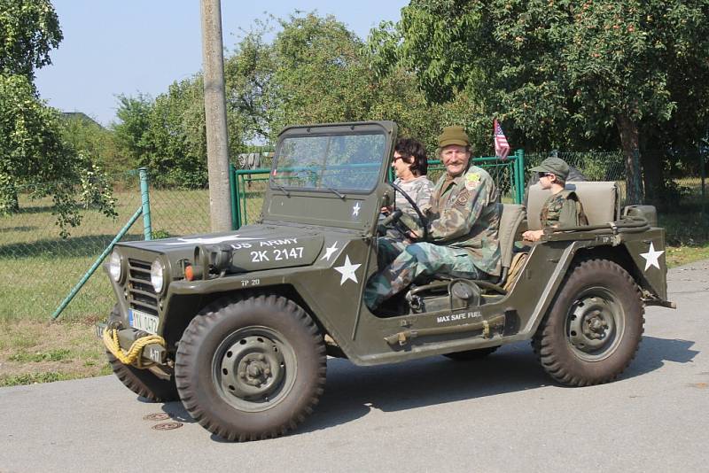 Deváté setkání příznivců US Army v Drahňovicích. 