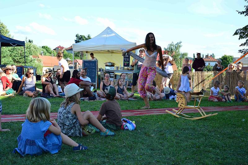 Z reggae festivalu na louňovickém zámku.