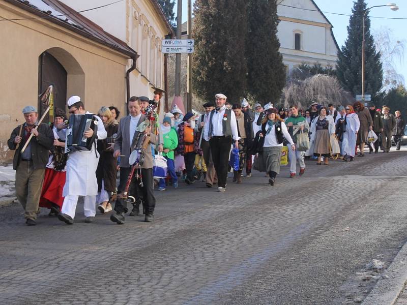 V Miličíně nechodí o masopustu průvod maškar po obci, ale na rynku se hraje už 20 let divadlo.