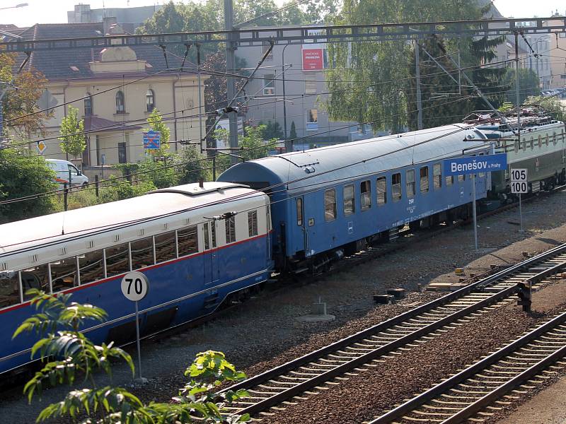 Do Benešova dorazil Modrý šíp a Bobina. Na Sedlčanku je v neděli doprovodí Hektor s Balmy.