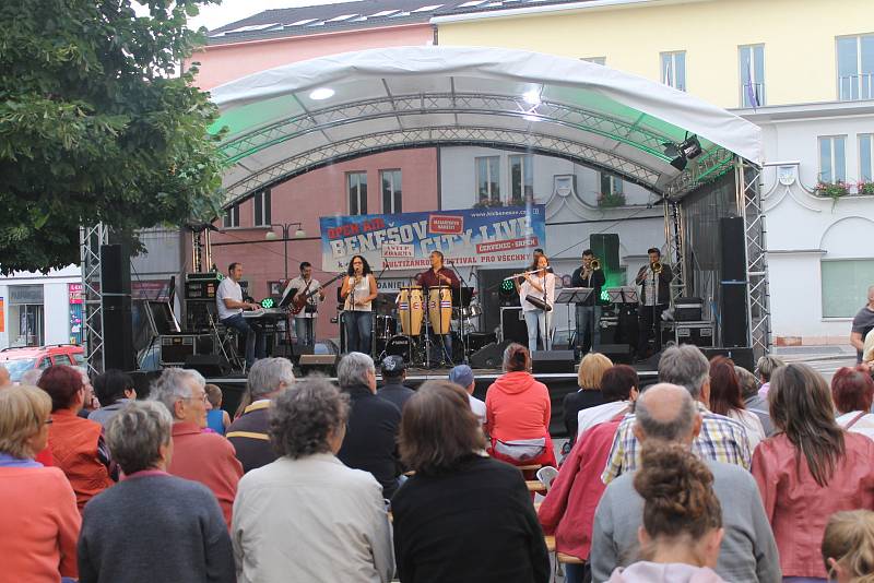 Latinskoamerickým večerem odstartoval třetí ročník festivalu Benešov City Live.