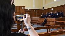Zástupy právníků a novinářů sledovaly ve středu u Vrchního soudu v Praze vyhlášení verdiktu v kauze manipulací se zakázkami Středočeského kraje, spojované ponejvíce se jménem někdejšího hejtmana Davida Ratha.