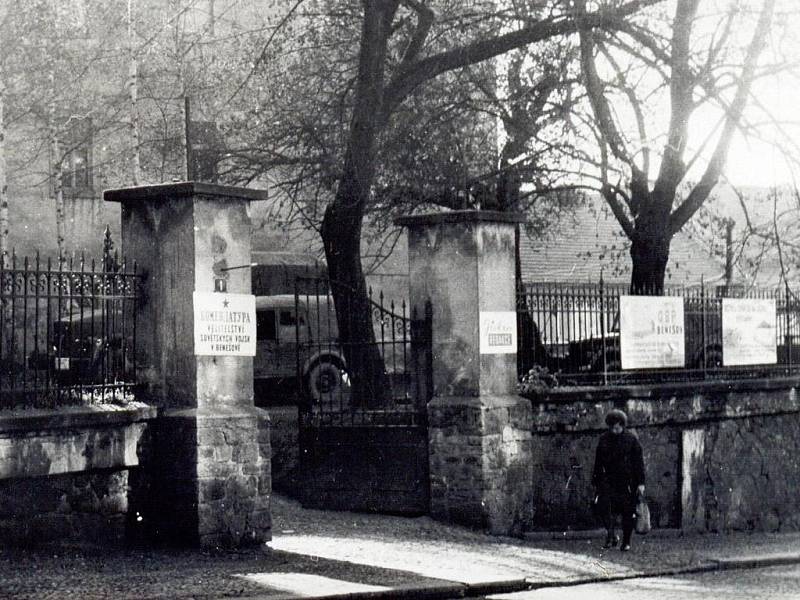 Velitelství sovětských vojsk v Benešově bylo umístěno v piaristické koleji, hned vedle místního listu Jiskra.