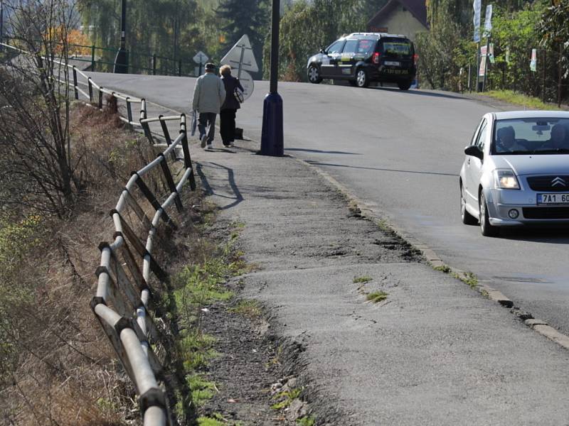 Zábradlí v Hodějovského ulici čeká generálka.