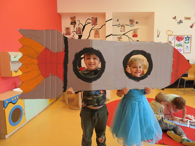 Z dětí z mračské mateřinky MiniSvět se stali kosmonauti.