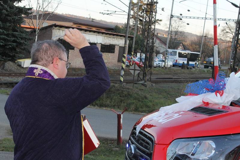 V Heřmaničkách křtili nové hasičské auto.