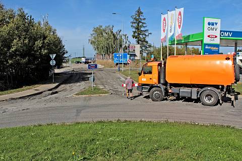 Silnice II/112 v benešovské ulici Červené Vršky, pondělí 2. října 2023.