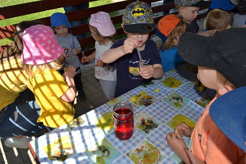 Loutkové představení Zvířátka a loupežníci pro děti z MŠ Maršovice.