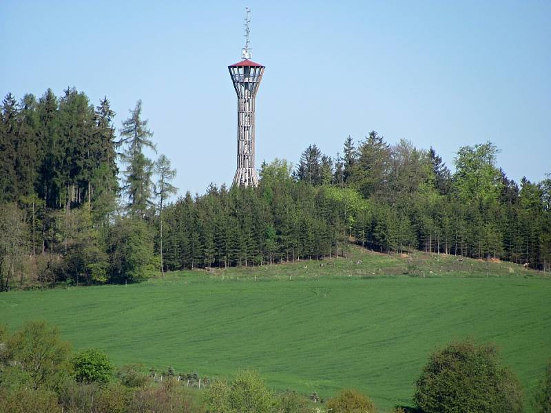 Rozhledna Špulka na kopci Březák nedaleko obce Lbosín u Divišova.