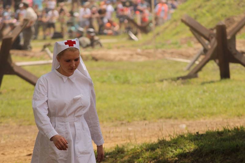 Vojenské technické muzeum se opět po roce velkolepě otevřelo veřejnosti. Dvacátou druhou sezonu zahájil průlet letounů i ukázka bitvy u Zborova.