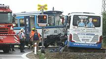 Ke srážce vlaku s autobusem došlo u Struhařova na Benešovsku v neděli 14. června.