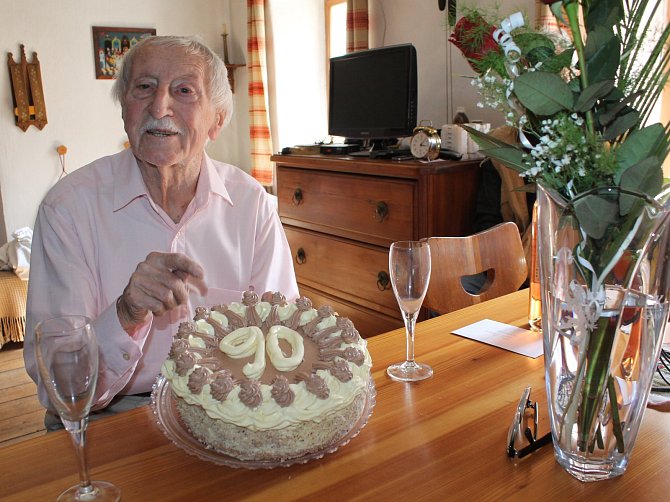 Lubomír Kostelka oslavil v březnu 2017 devadesáté narozeniny.