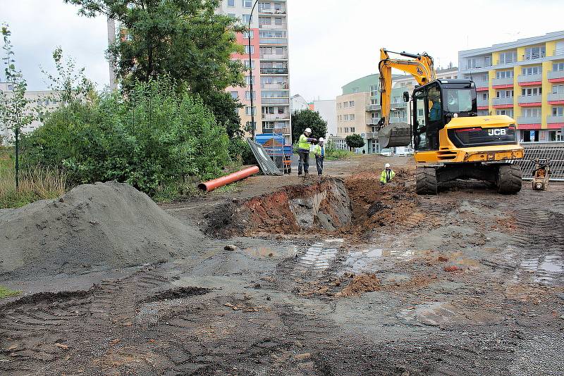 Výstavba ulice v prostoru někdejších Pražských kasáren.