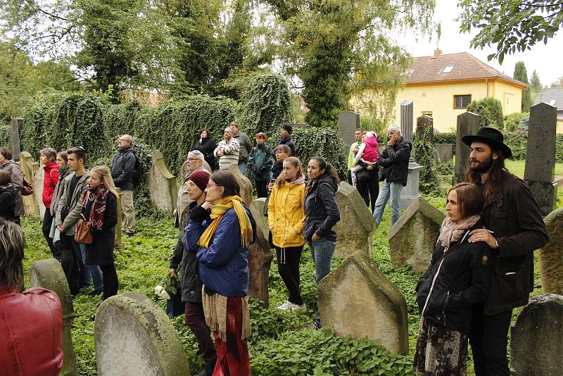 V Přistoupimi odhalili pamětní desku obětem holocaustu