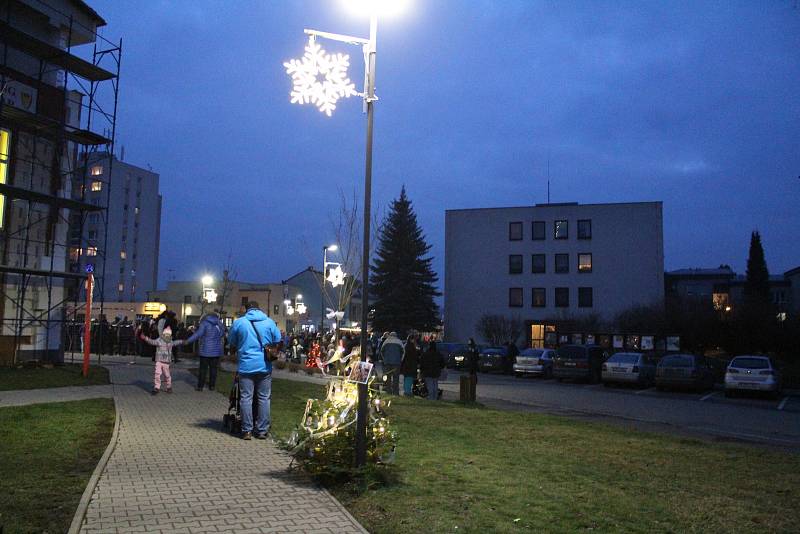 Rozsvěcení vánočního stromu v Týnci se konalo v sobotu 2. prosince.