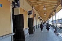 Toalety na vlakovém nádraží v Benešově.