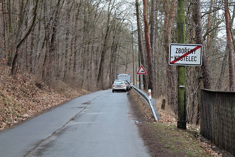 Policejní vyšetřování u Zbořeného Kostelec v pátek 5. března 2021.