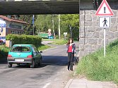 Podjezd využívají u Danone i chodci.
