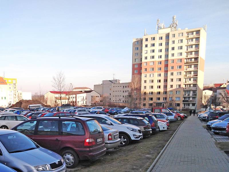 Prostor Pražských kasáren v Benešově zatím využívají motoristé.