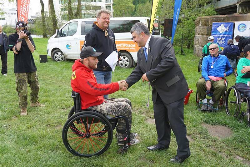 Handicapovaní rybáři soutěžili na mistrovství