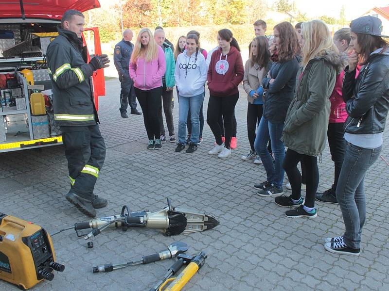 Studenti benešovských středních škol premiérově absolvovali projekt „Dožij se dvaceti". 