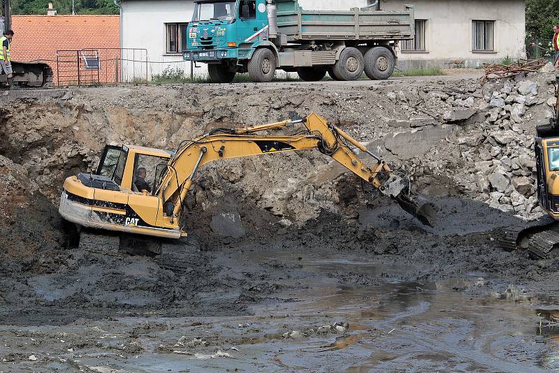 Pivovarský rybník v Louňovicích pod Blaníkem.