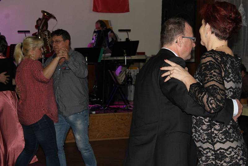 První hasičský ples nového roku na Benešovsku se konal 5. ledna v Ješeticích.