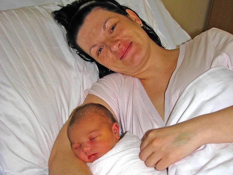 Radost z nového potomka jistě má i Jana Svobodová a Jindřich Kohout z Prahy. Malá Adélka se narodila 8. března v půl desáté ráno s porodní váhou 3,98 kilogramu a mírou 52 centimetrů. 
