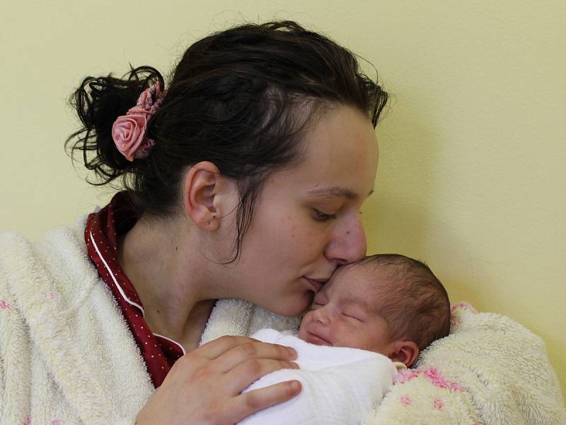 Malá Monika se narodila 15. února v 17.07. Sestřičky v porodnici jí navážily 2,94 kilogramu a naměřily 50 centimetrů. Z holčičky se raduje její maminka Petra Vyhnalová z Čerčan.