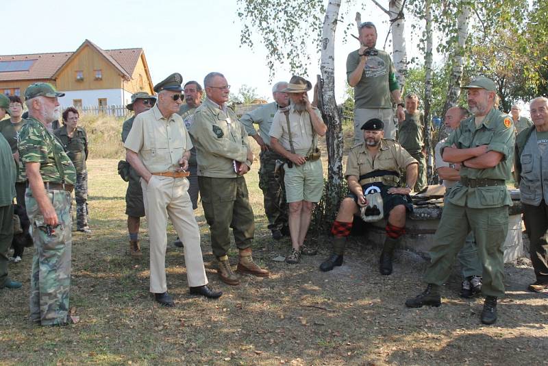 Deváté setkání příznivců US Army v Drahňovicích. 