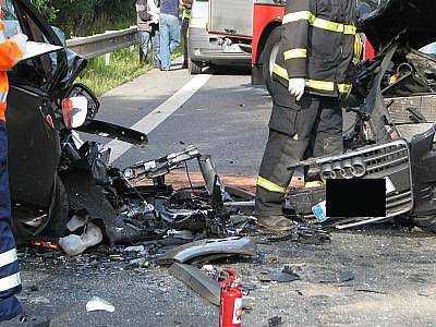 Autonehoda tří osobních aut u Bystřice