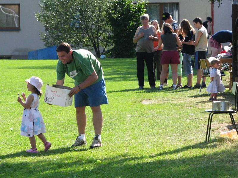 V Domašíně si děti při pouti vyzkoušely přenosný hasicí přístroj, v Jankově  měly na náměstíčku plno stánků a atrakcí, v Kamberku si mládež dopoledne zahrála fotbal a po nich odpoledne nastoupily na hřiště ženské týmy