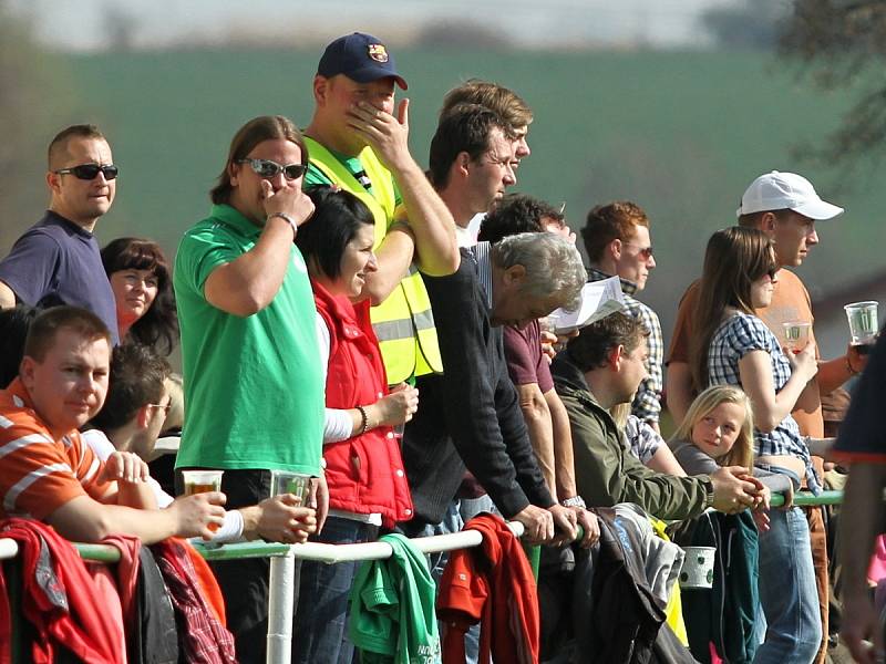 Černá neděle v Hostouni. AFK vyfoukl Sokolu body po neskutečném obratu //  Sokol Hostouň - AFK Loděnice 3:4 (3:1) , utkání I.A, tř. 2013/14, hráno 30.3.2014