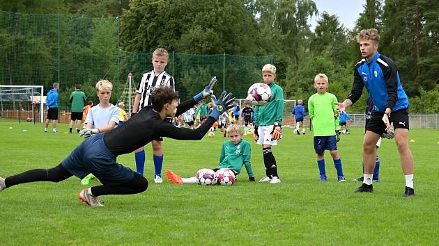 První fotbalový kemp pro děti uspořádal Tomáš Procházka ve spolupráci s SK Doksy. Brankářský trénink vedl Josef Švarc