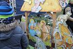 Vánoční zpívání na slánském náměstí, nechyběl betlém Stanislava Berkovce st., živá zvířátka v ohradě a tradiční svařáček. Přišly opět stovky lidí.