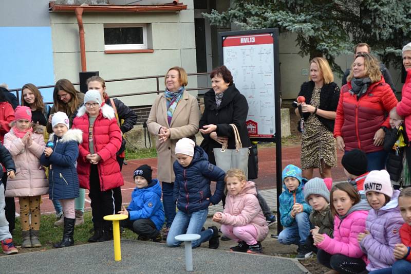 Ze slavnostního otevření parkourového a workoutového hřiště.