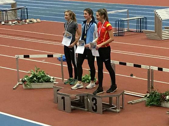 Mladí atleti AC Tepo na mítinku v Chemnitzu. Šárka Somrová byla druhá na 800 m.