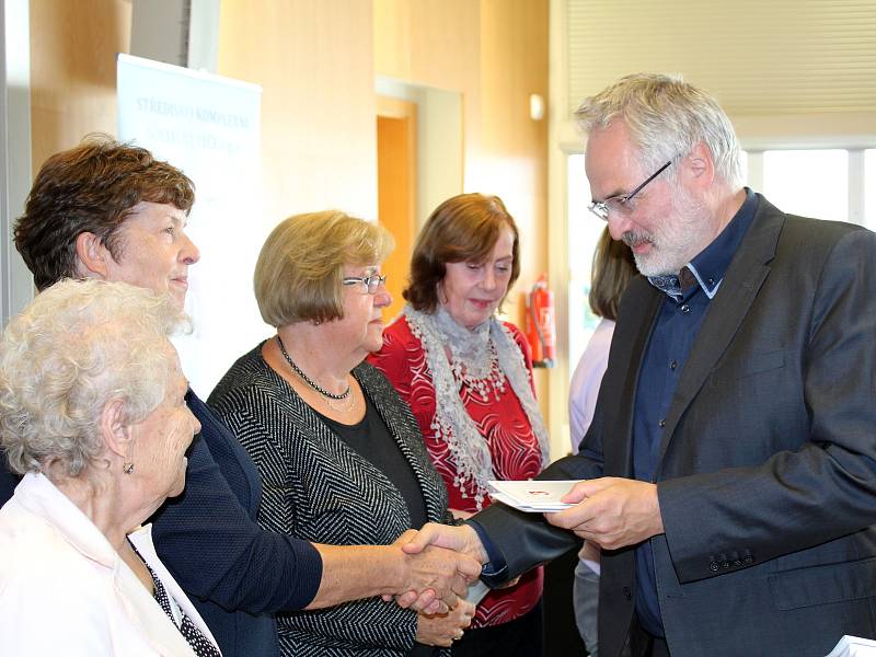 Slavnostní ceremoniál zahájení školního roku kladenské univerzity třetího věku.