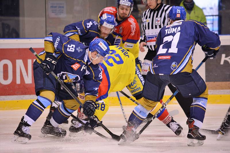 Čtvrté semifinále play off - Kladno (v modrém) hostilo České Budějovice.