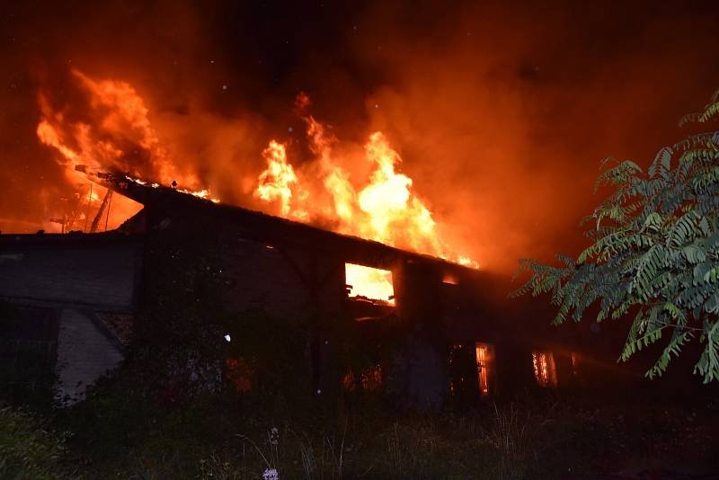 Požár v bývalém areálu Poldi Kladno.