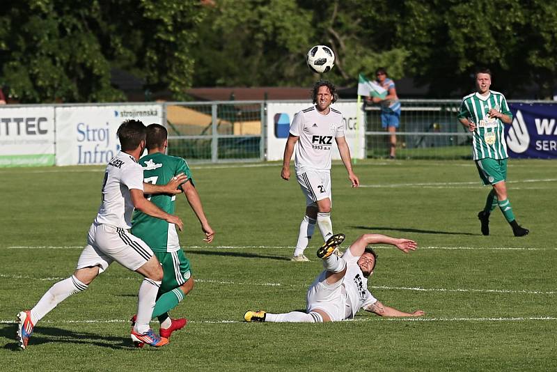 Hostouň (v zeleném) přehrála v duelu nejlepších divizních týmů Zbuzany 3:0.