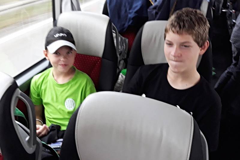 Tým Sokol Hostouň U13 navštívil utkání Salzburg - Vídeň, bonus za výhru v KÁBA CUPu 2019