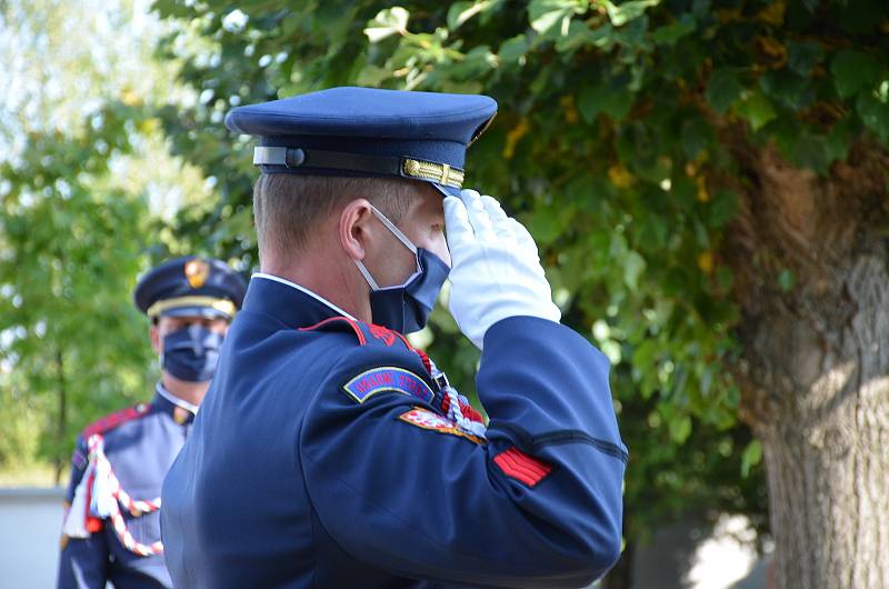 Poklonit se památce prvního československého prezidenta Tomáše Garrigue Masaryka přijeli v pondělí 14. září do Lán přední političtí představitelé, ale také zástupci Sokola a dalších organizací.