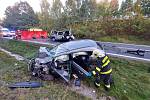 Na silnici I/16 u obce Sázená se 13. října 2021 srazil osobák s dodávkou, dva lidé uhořeli, čtyři jsou těžce zranění.