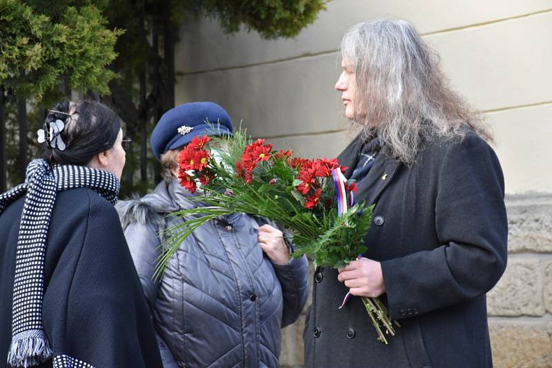 Poslední rozloučení s Václavem Zelenkou ve velké smuteční kapli kladenských hřbitovů.